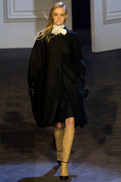 Look 16